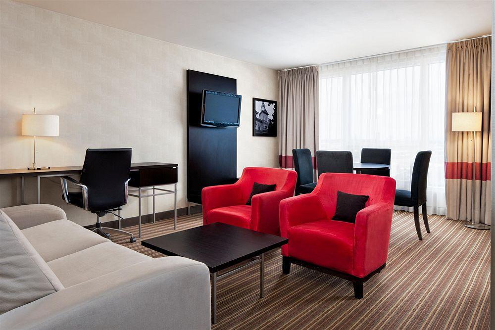 Four Points By Sheraton Levis Convention Centre Bagian luar foto
