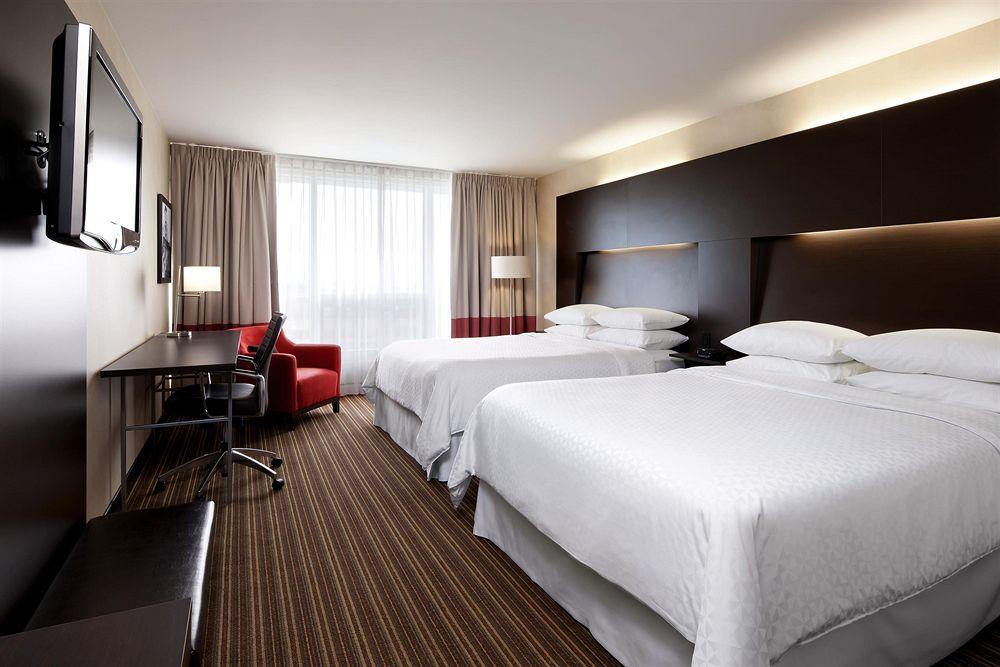 Four Points By Sheraton Levis Convention Centre Bagian luar foto