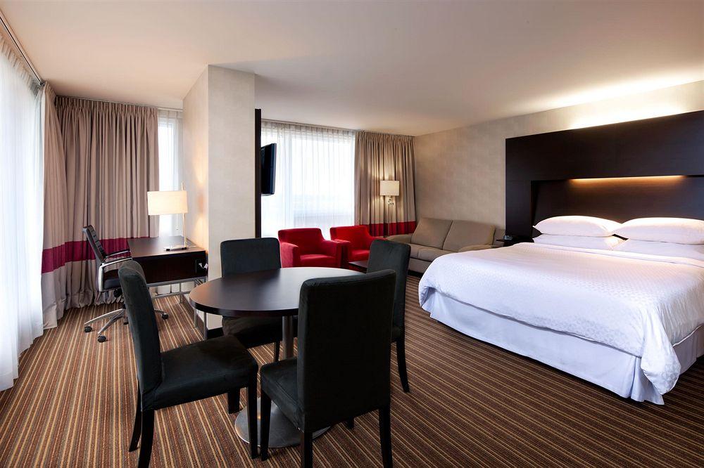 Four Points By Sheraton Levis Convention Centre Bagian luar foto