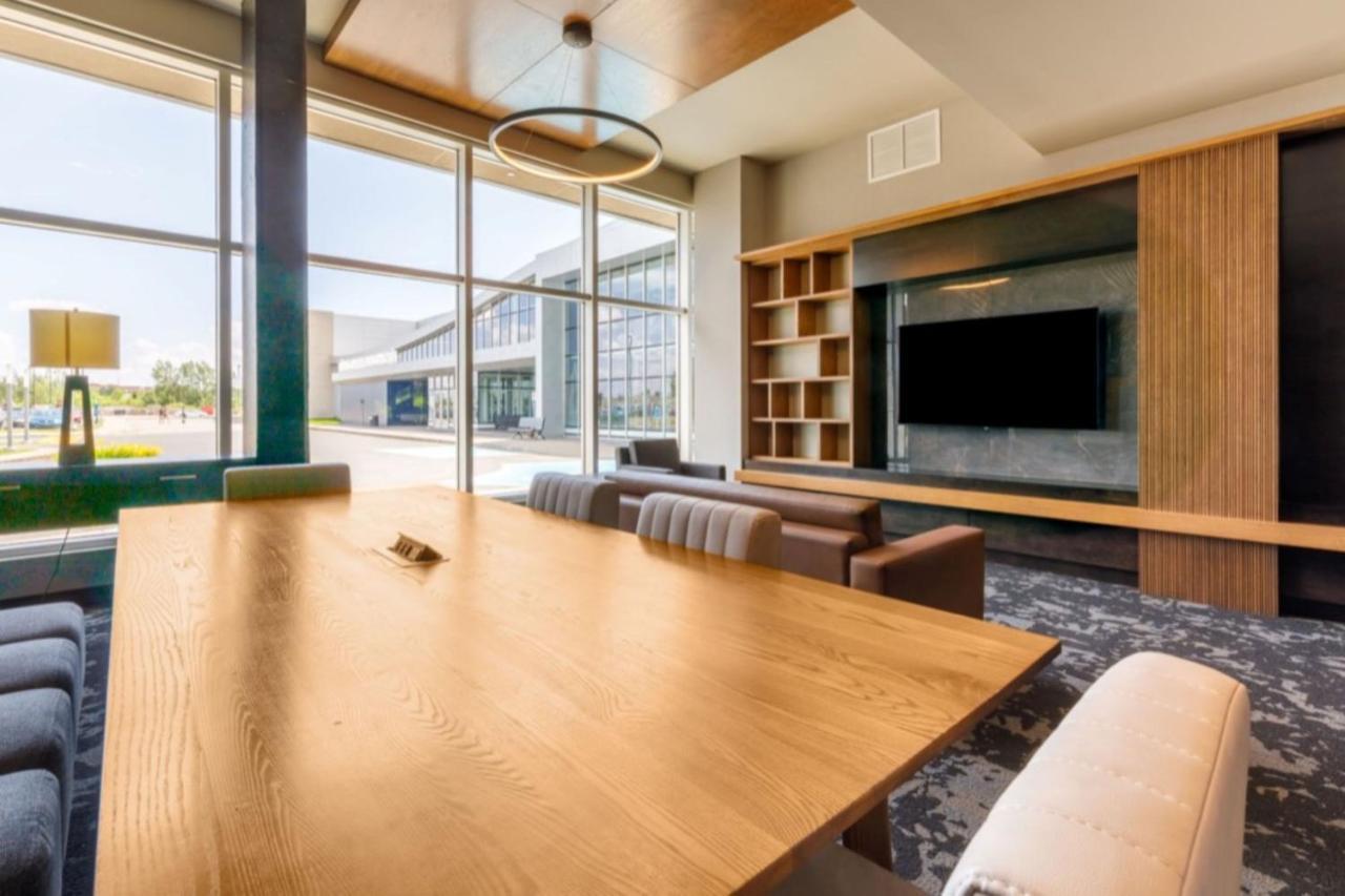 Four Points By Sheraton Levis Convention Centre Bagian luar foto