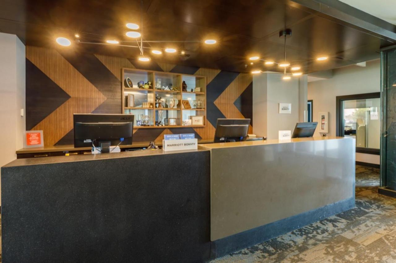 Four Points By Sheraton Levis Convention Centre Bagian luar foto