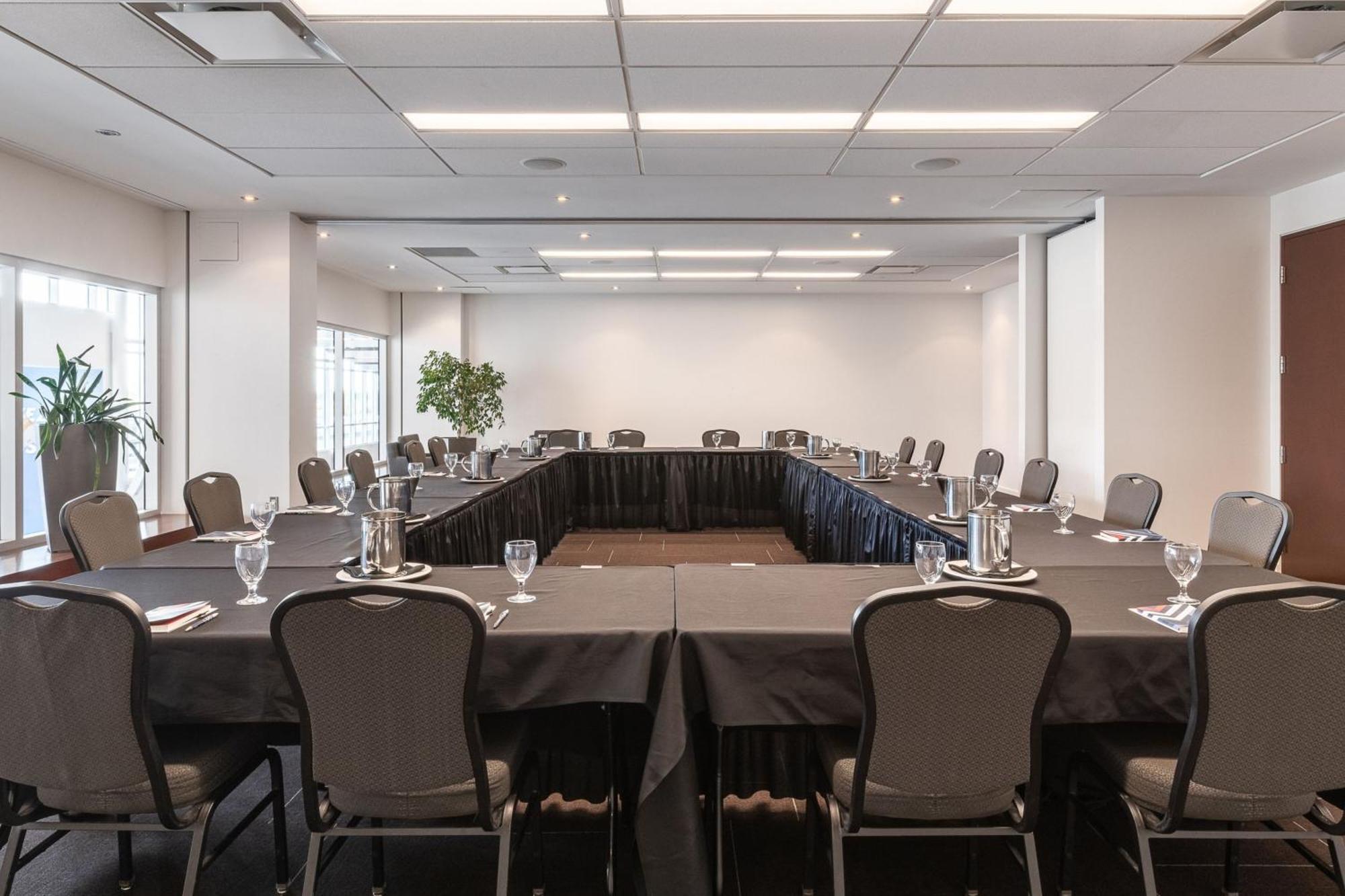 Four Points By Sheraton Levis Convention Centre Bagian luar foto