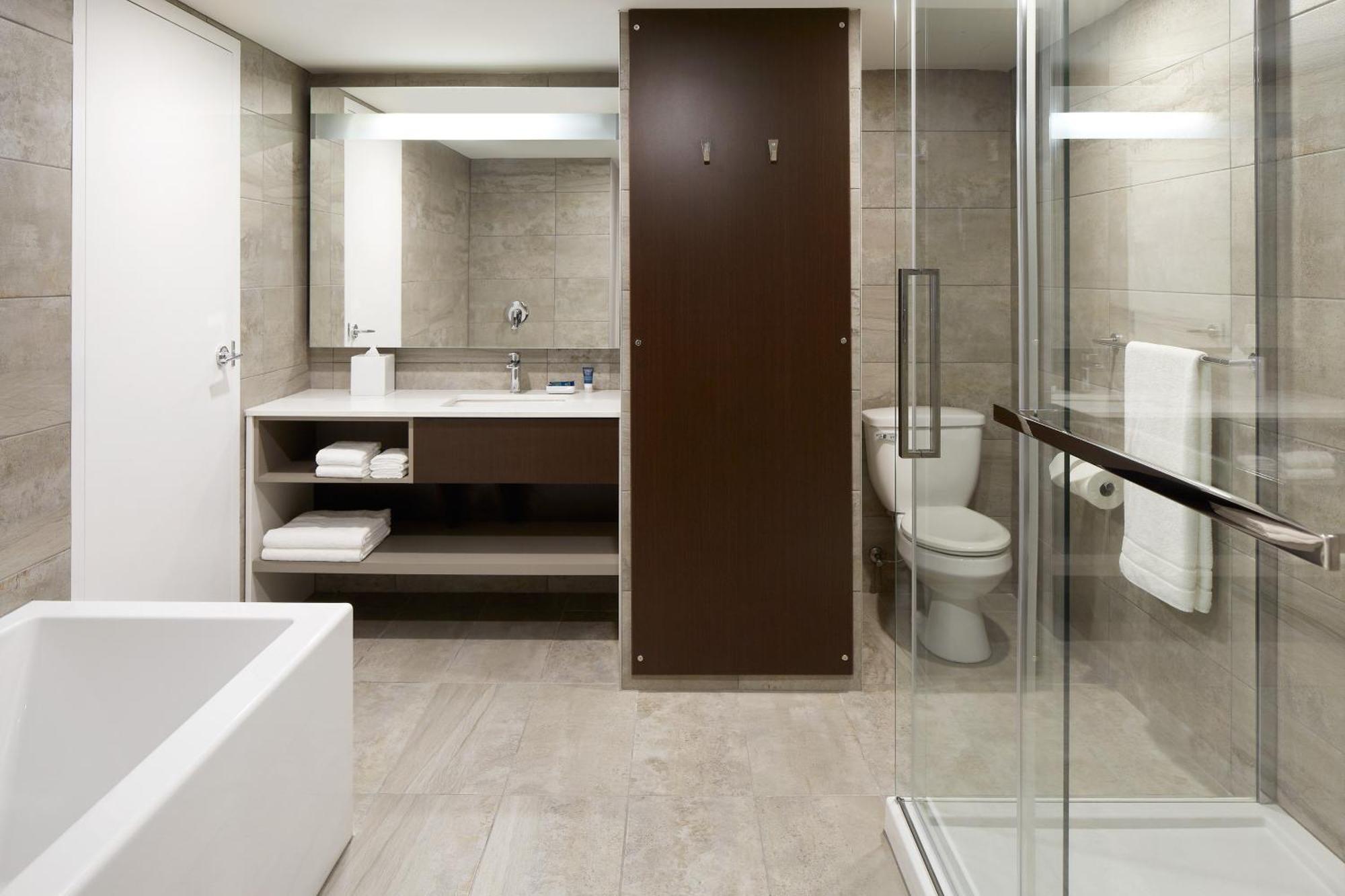 Four Points By Sheraton Levis Convention Centre Bagian luar foto
