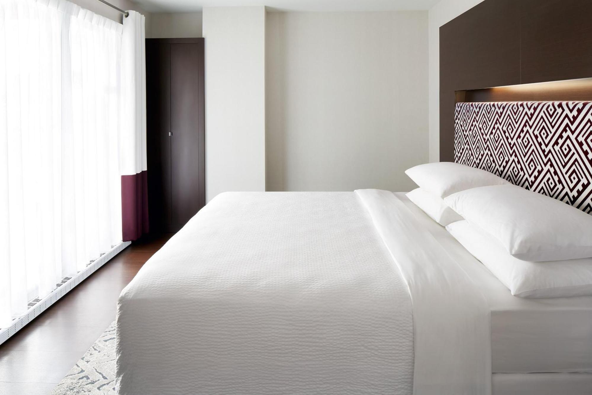 Four Points By Sheraton Levis Convention Centre Bagian luar foto