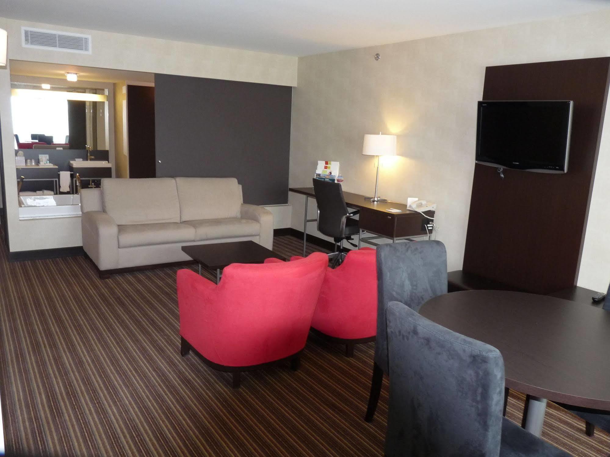Four Points By Sheraton Levis Convention Centre Bagian luar foto