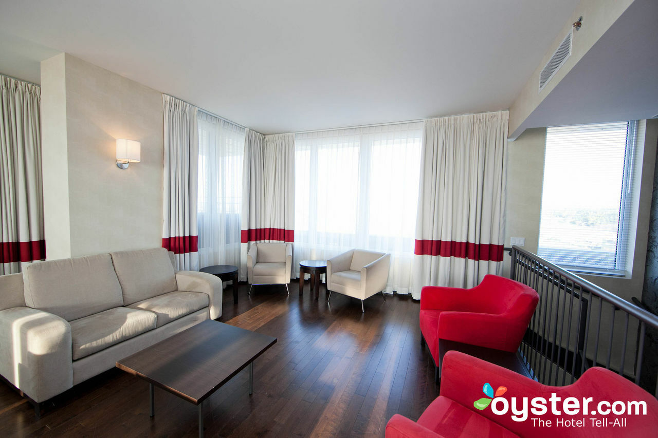 Four Points By Sheraton Levis Convention Centre Bagian luar foto