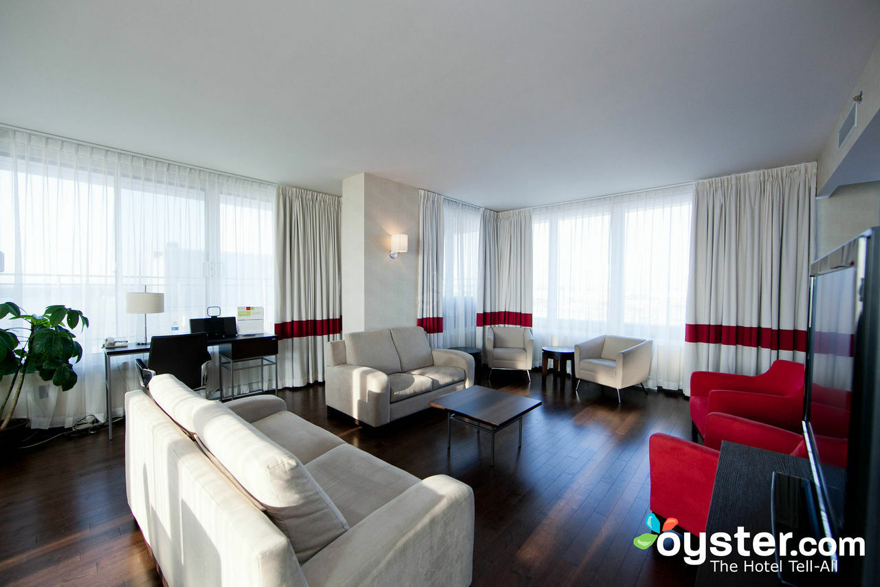 Four Points By Sheraton Levis Convention Centre Bagian luar foto