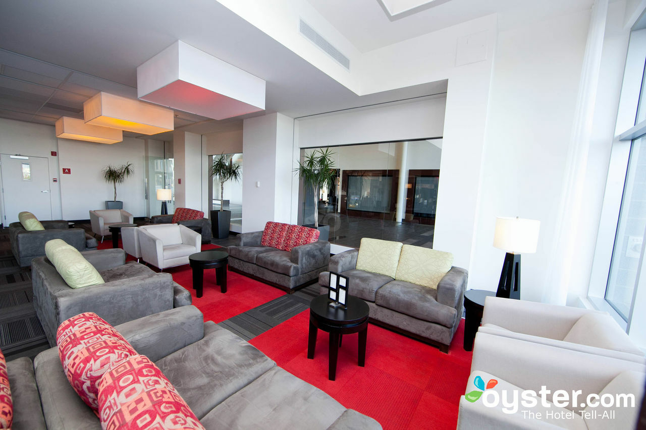 Four Points By Sheraton Levis Convention Centre Bagian luar foto